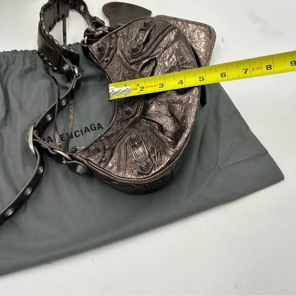 Women’s Balenciaga LE CAGOLE XS metallic leather shoulder bag - Picture 8 of 16